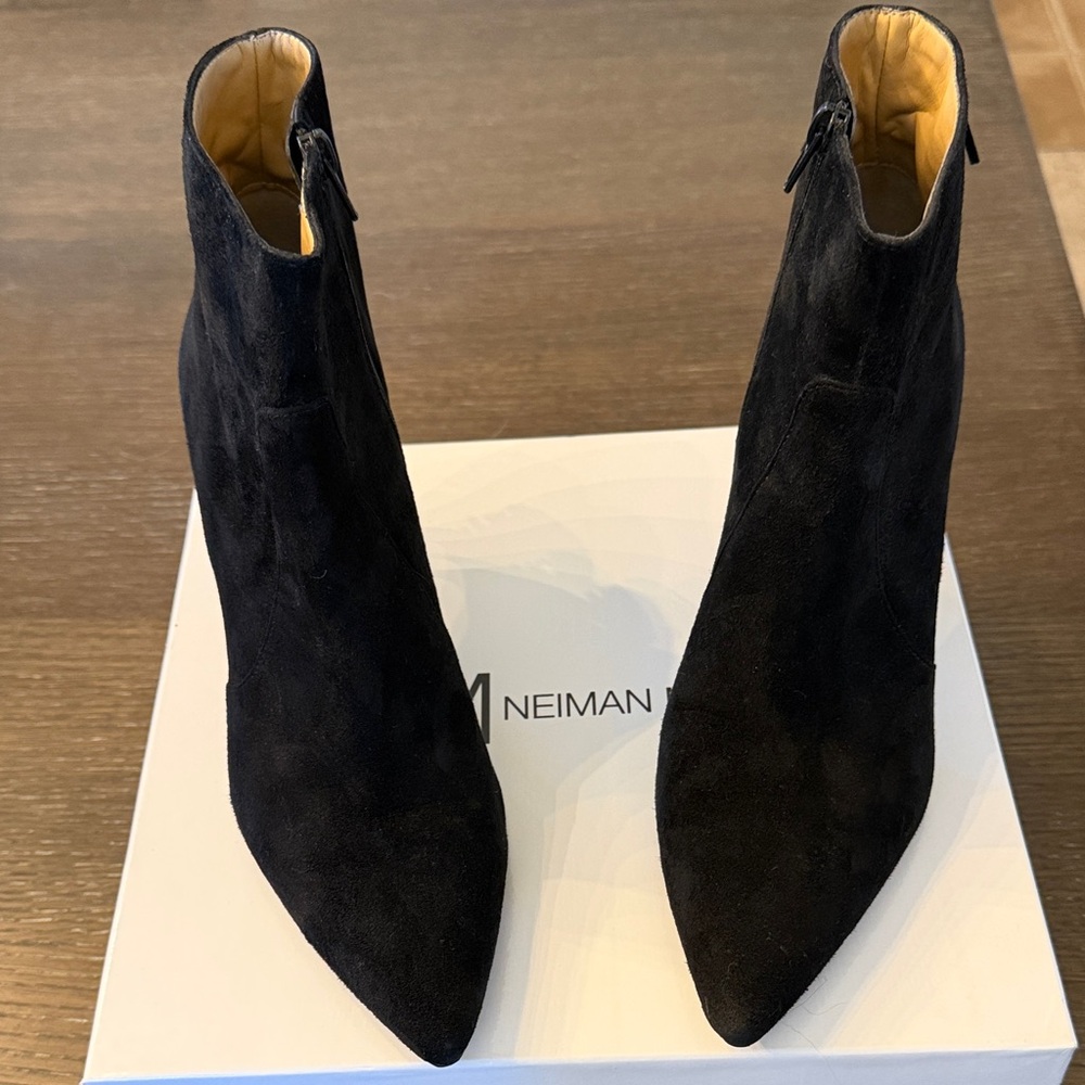 NEIMAN MARCUS BLACK SUEDE BOOTS WITH BACK TASSELS